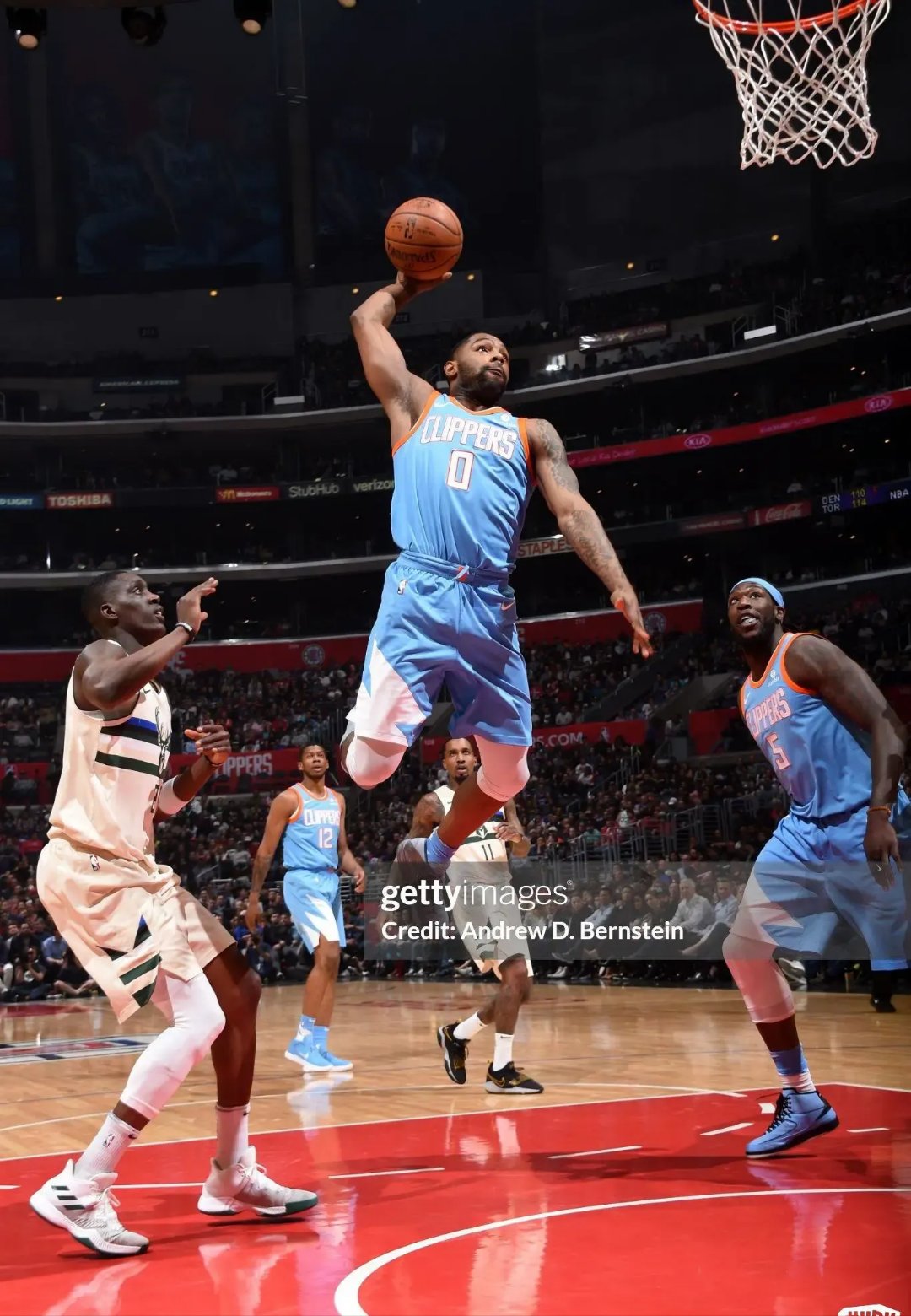 国际比赛日突围战来临；犹他爵士围绕CBA常规赛强势反弹；气氛紧张；训练强度明显提升的简单介绍