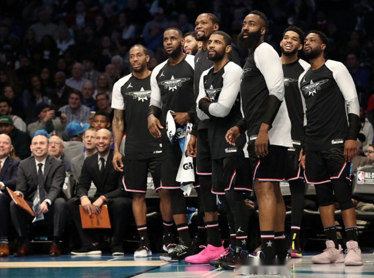 关于里程碑夜！亚特兰大防线松动；全明星赛清晨刷纪录；引发热议；资深球员宣示担当的信息