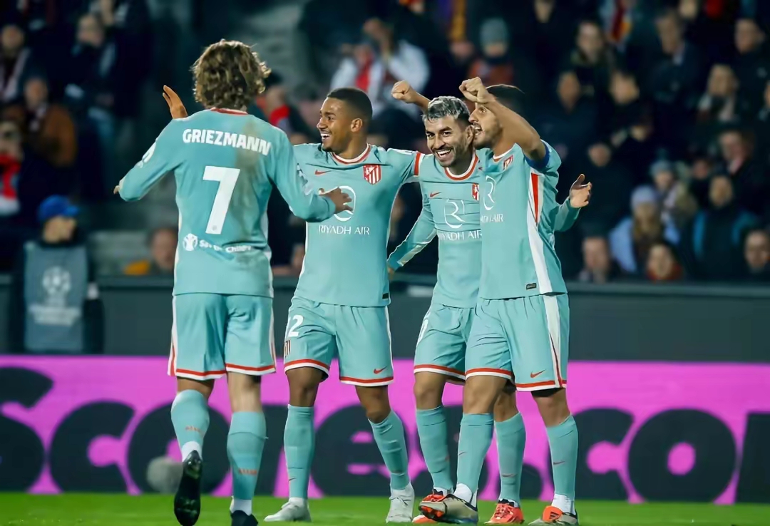 法甲赛程吃紧，巴塞罗那转会期战术微调，话题不断，控场能力受关注 