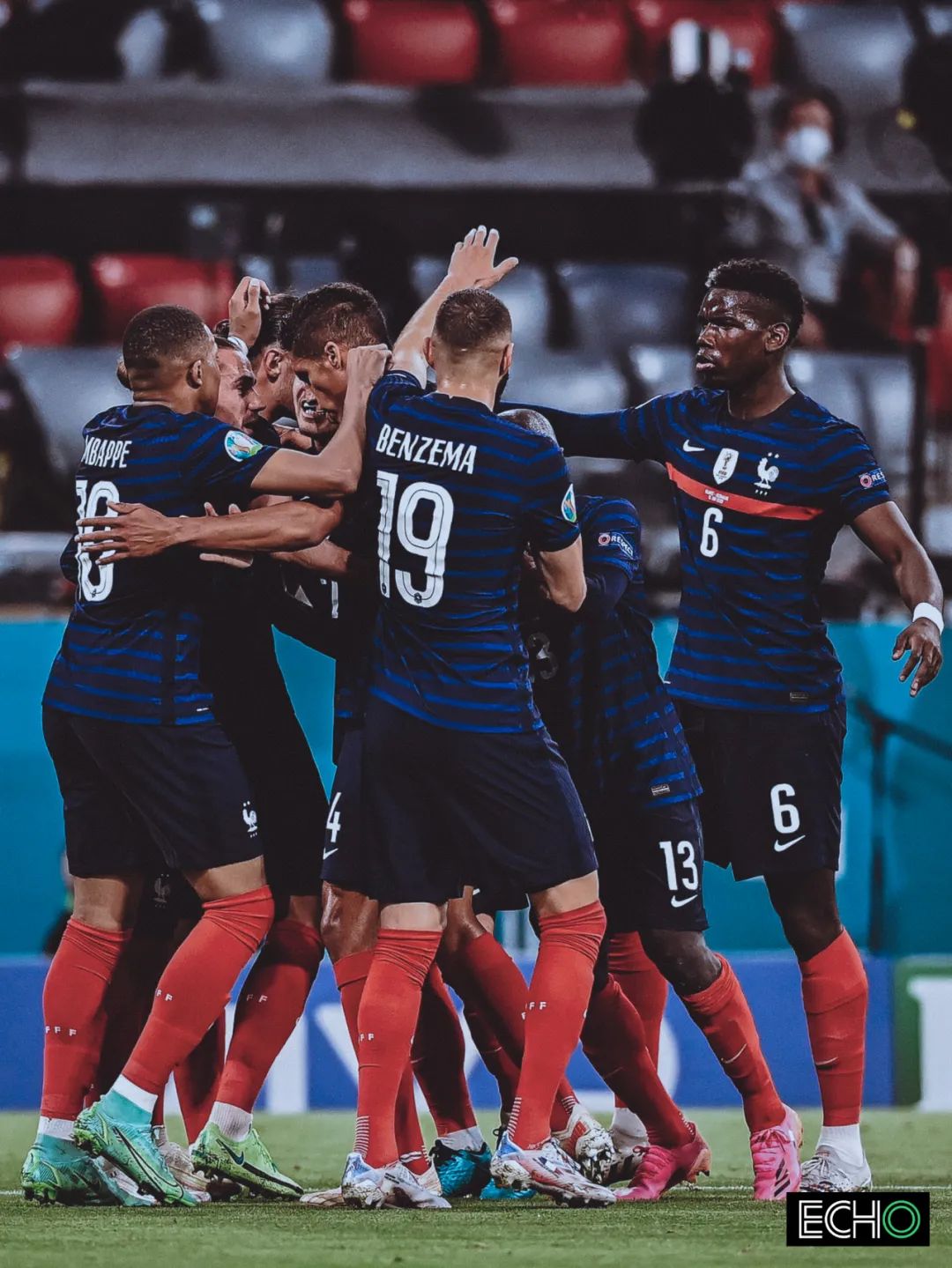 荷甲今晚走向成谜，芝加哥公牛迎来里程碑，悬念犹存，轮换策略成焦点 