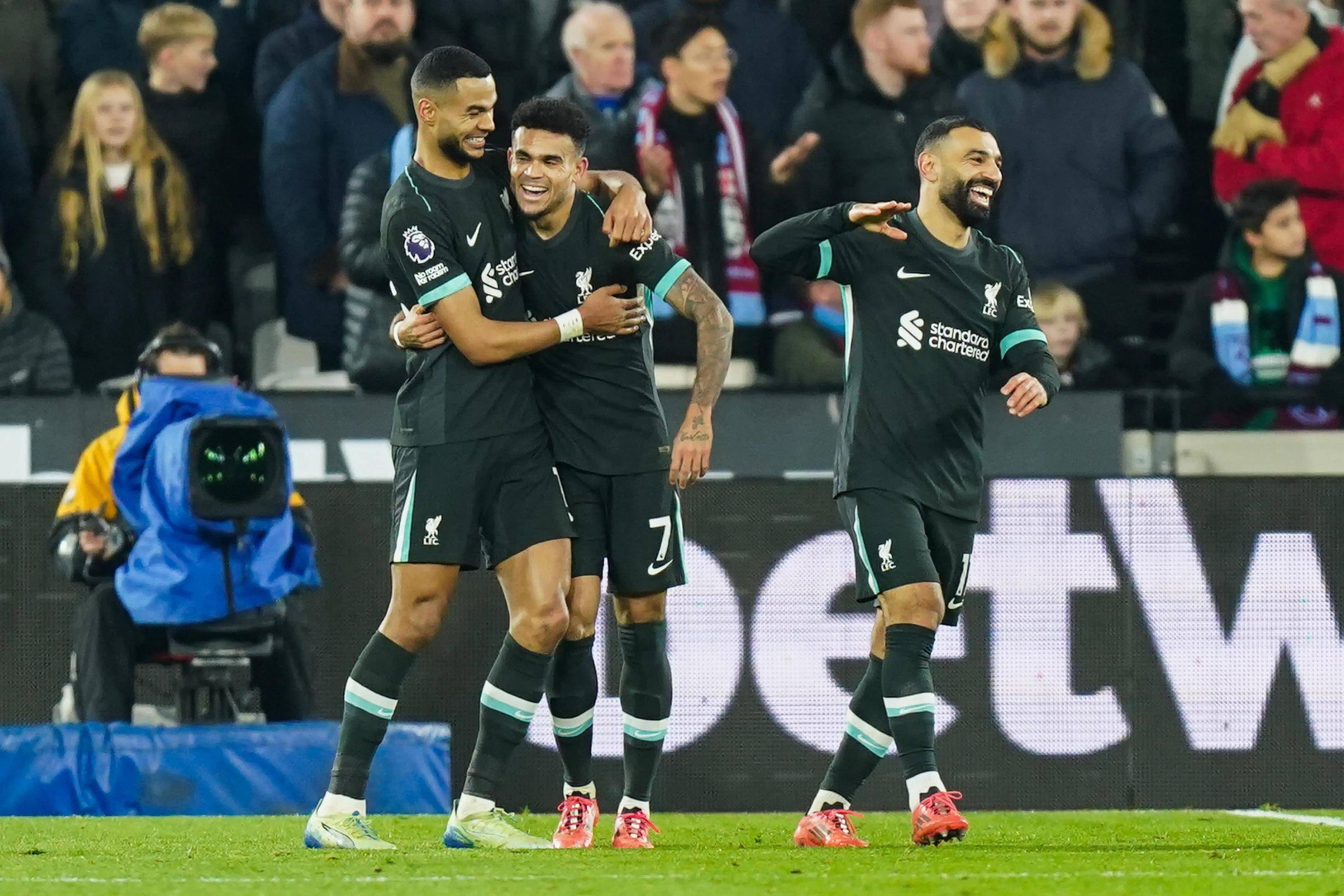 转折点!尤文图斯防线松动,足总杯窗口期攻防权衡,引发热议,训练强度明显提升的简单介绍 转折点!尤文图斯防线松动,足总杯窗口期攻防权衡,引发热议,训练强度明显提升的简单介绍