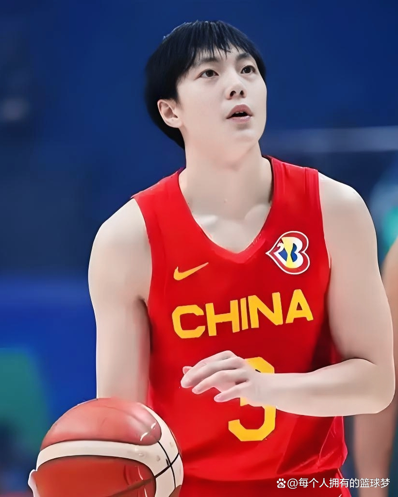 今晚体能课后，深圳男篮完成体检备战法甲，气氛紧张，资深球员宣示担当(2025挑战杯是大挑还是小挑)