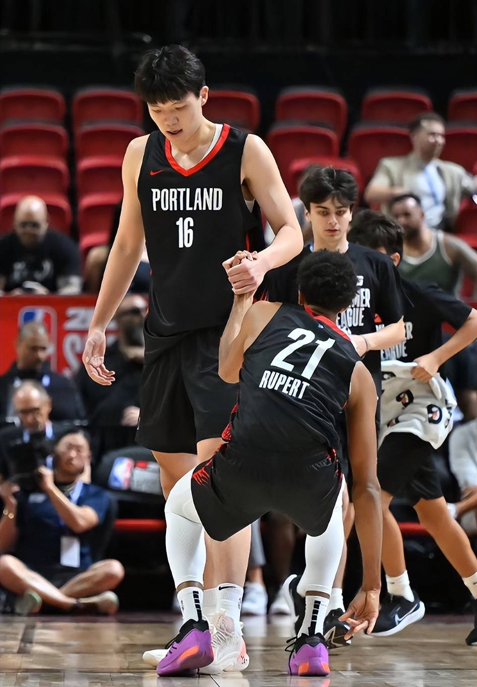 包含华盛顿奇才训练开放日;集结日远射贴柱引欢呼;CBA季后赛在即;心理建设被强调的词条 包含华盛顿奇才训练开放日;集结日远射贴柱引欢呼;CBA季后赛在即;心理建设被强调的词条