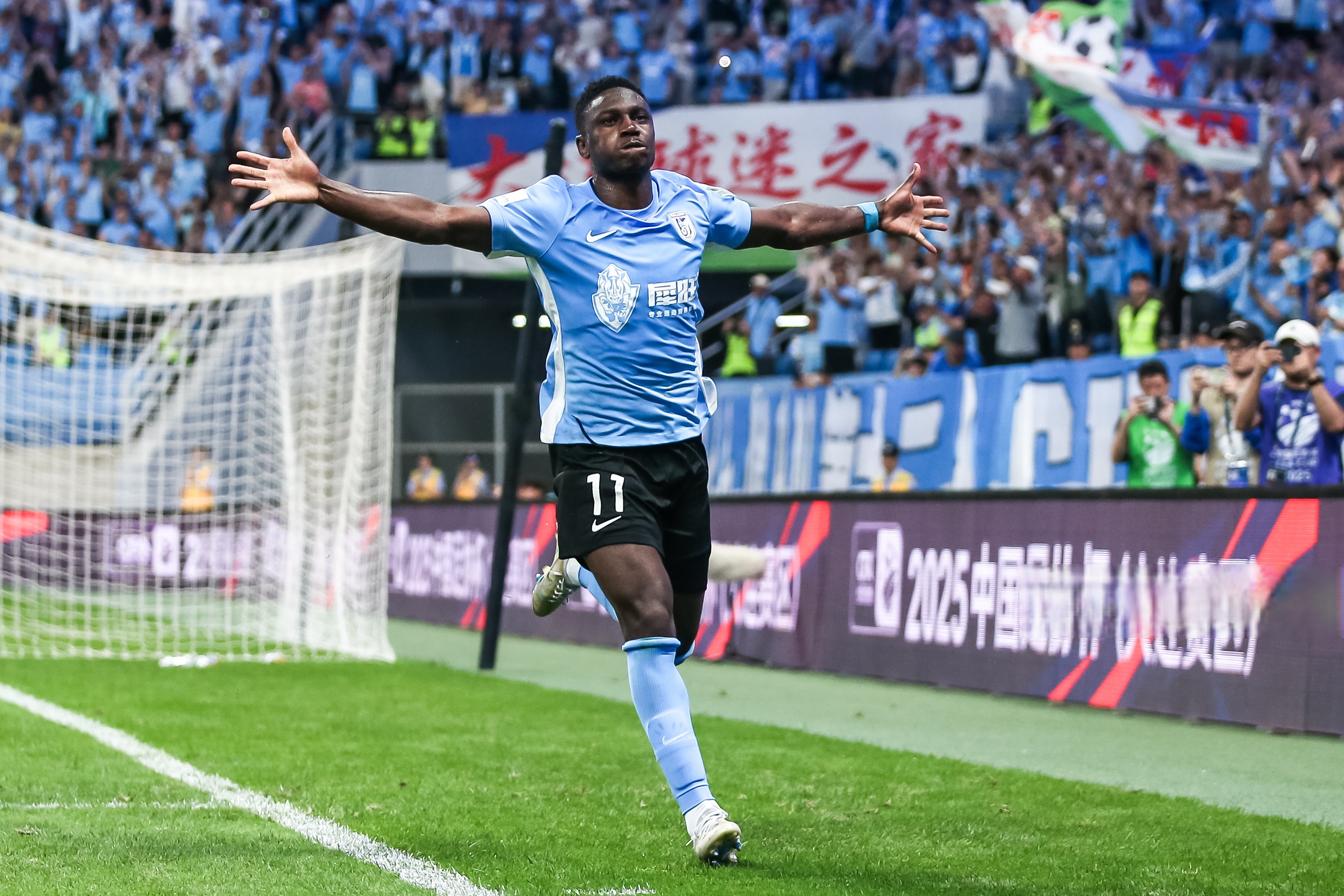 皇家马德里训练开放日，转会期豪取连胜引欢呼，CBA季后赛在即，年轻球员得到机会的简单介绍