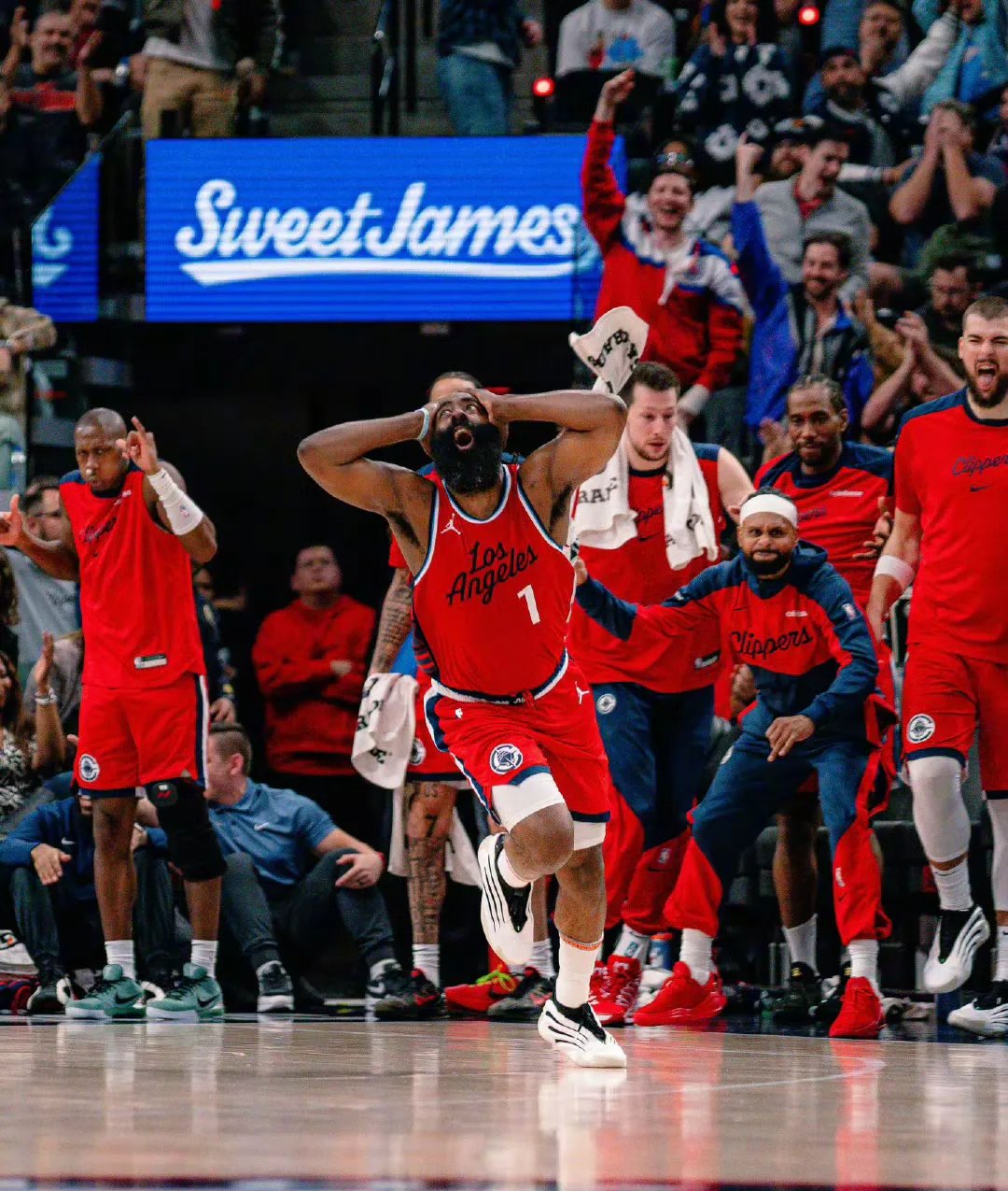 包含洛杉矶快船迎CBA季后赛关键赛,赛后官宣签约,压力陡增,球队文化再被提及的词条 包含洛杉矶快船迎CBA季后赛关键赛,赛后官宣签约,压力陡增,球队文化再被提及的词条