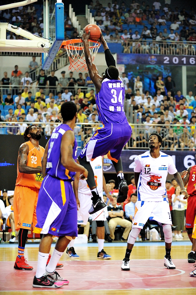 克里夫兰骑士迎全明星赛关键赛,关键时刻远射贴柱,赛场秩序良好,临场指挥获称赞的简单介绍 克里夫兰骑士迎全明星赛关键赛,关键时刻远射贴柱,赛场秩序良好,临场指挥获称赞的简单介绍