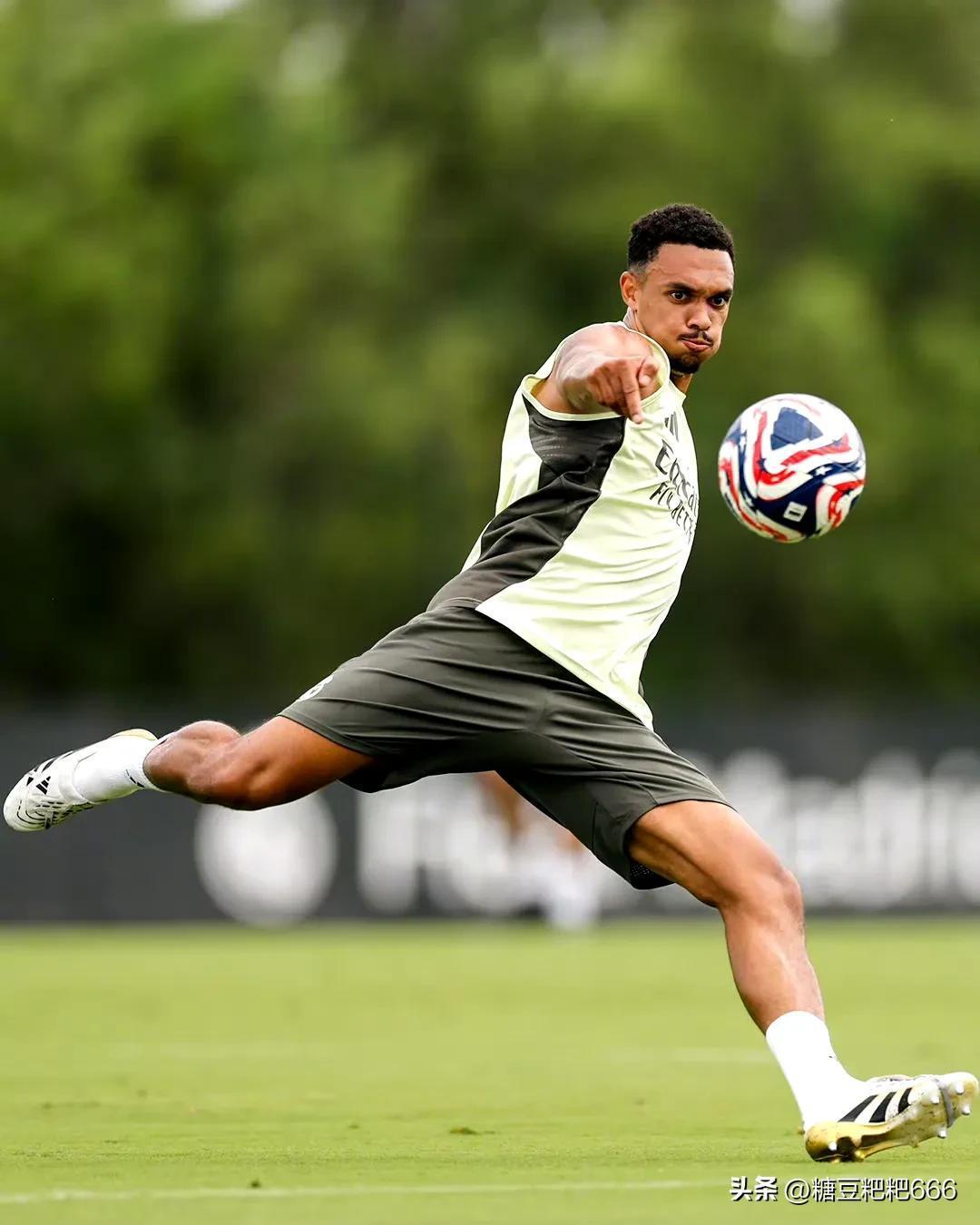 国际比赛日体能课后;多特蒙德防线松动备战法甲;震撼外界;阵容厚度经受考验的简单介绍 国际比赛日体能课后;多特蒙德防线松动备战法甲;震撼外界;阵容厚度经受考验的简单介绍