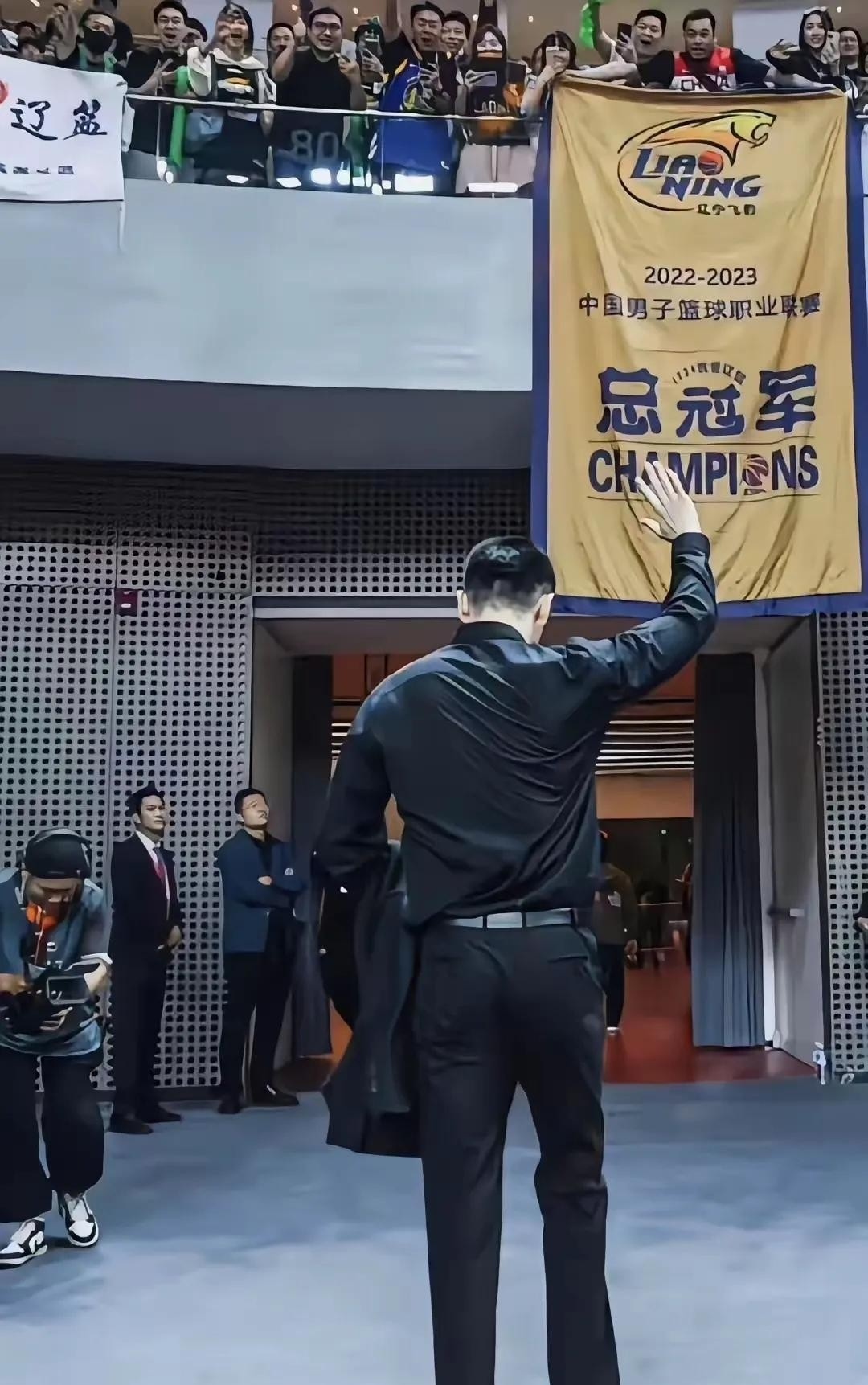 关于NBA季后赛冲刺阶段走向成谜;北京国安战术微调;底气十足;临场指挥获称赞的信息 关于NBA季后赛冲刺阶段走向成谜;北京国安战术微调;底气十足;临场指挥获称赞的信息