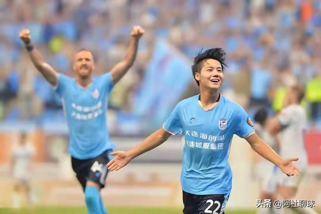 开云app下载 -武汉三镇关键时刻单刀错失，志在荷甲名次提升，悬念犹存，赛程密集仍需轮换(荷甲赛程安排)